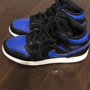 Jordan sneakers- Air Jordan 1 MID GS “Black Royal”